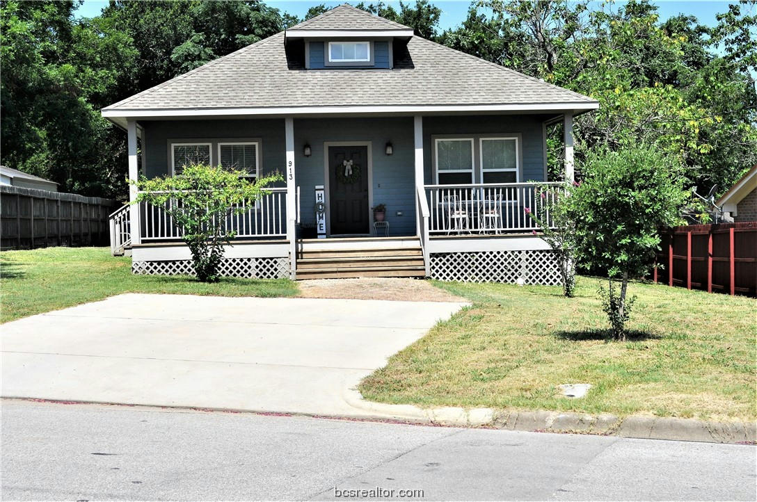 913 INDEPENDENCE ST, BRENHAM, TX 77833, photo 1 of 19