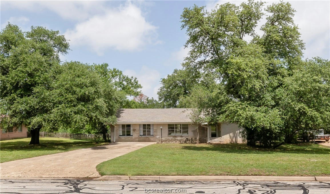 1003 WINDING RD, COLLEGE STATION, TX 77840, photo 1 of 18