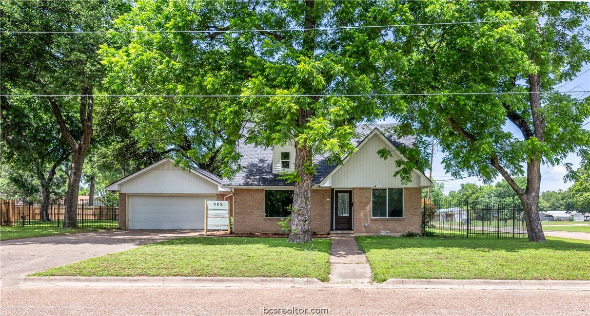 902 W 3RD ST, HEARNE, TX 77859, photo 1 of 28